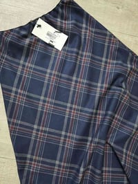 تنورة كاروهات • مقاس ٣٦ • قالبها أصغر