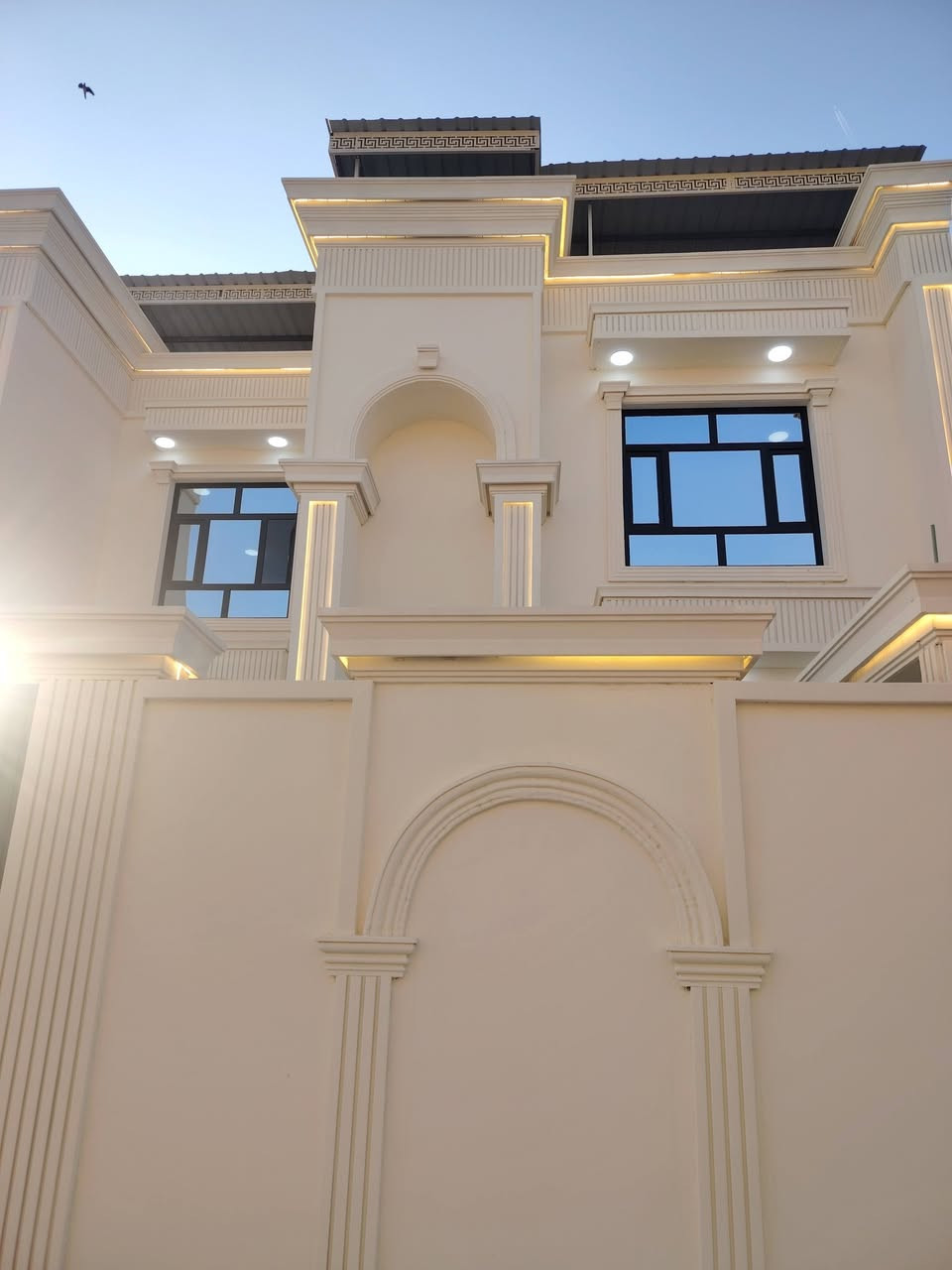 ياالله اسعد الله اوقاتكم بكل خير احبتي يتوفر دار سكن عرصه طابقين
يتكون الدار #الطابق الأول يتكون من غرفتين منام وصاله وديوان ومطبخ وصحيات داخليه وخارجيه وكراج
#الطابق الثاني من أربع غرف منام وصاله ومطبخ وصحيات
البيت متعوب عليه بشكل
طابو صرف #عرصه تحويل بأسم المشتري #مساحة ٢٥٠ متر
#العنوان البصره ابي الخصيب كوت الحمداني قرب المحكمه
شارع امام البيت ١٠ متر تبليط
كافه خدمات متوفره يمك
#السعر المطلوب ٢٦٠ مليون قابل للتفاوض
#للأستفسارأتصال ***********
فرصه ماتتعوض
