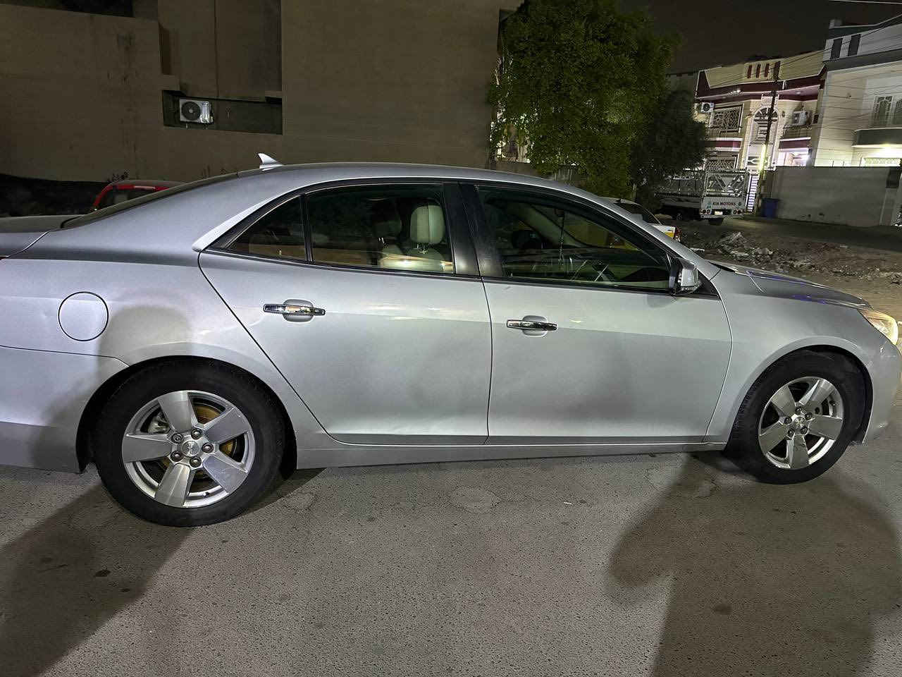 سلام عليكم 
ماليبو 2013 خليجي 
مكفوله ماعده بابين وجاملغ خلفي صبغ 
مكينه 2400
مكفولات كير ومكينه 
السعر 93
مكاني بغداد 
***********
