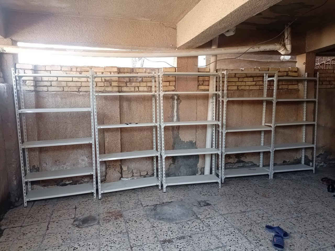 عارضات ((رفوف)) حديد خمس خانات تتحمل اثقال كبيرة 🔥
تصلح ان تكون : 
① عارضة مطبخ 
② تصلح ان تكون مكتبة 
③ تصلح ان تكون رفوف للمحلات
④ تصلح ان تكون جزامة كبيرة

🔻  المواصفات : 
① الارتفاع 2 متر 
② العرض 1 متر
③ العمق 30 سم

📞 | للحجز الأتصال على الرقم : ***********  علماً انه يوحد خدمة واتس اب في الرقم. 

السعر : 55  الف دينار فقط، علما انه يوجد خدمة توصيل مجاني داخل قضاء الرفاعي فقط
