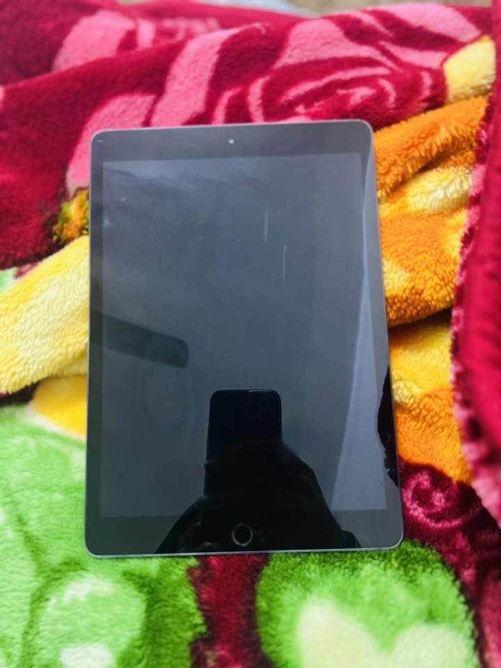 ‏سلام عليكم عندي iPad سبعة للبيع ذاكرة 32 بطاريتها 89 بلادية لا علي ولا أبدا بيع مستعجل السعر 175 وبي مجال شي بسيط حق الجاية شراي لا يكسب حلال العالم أي استفسار على هذا الرقم *********** ج￼￼
