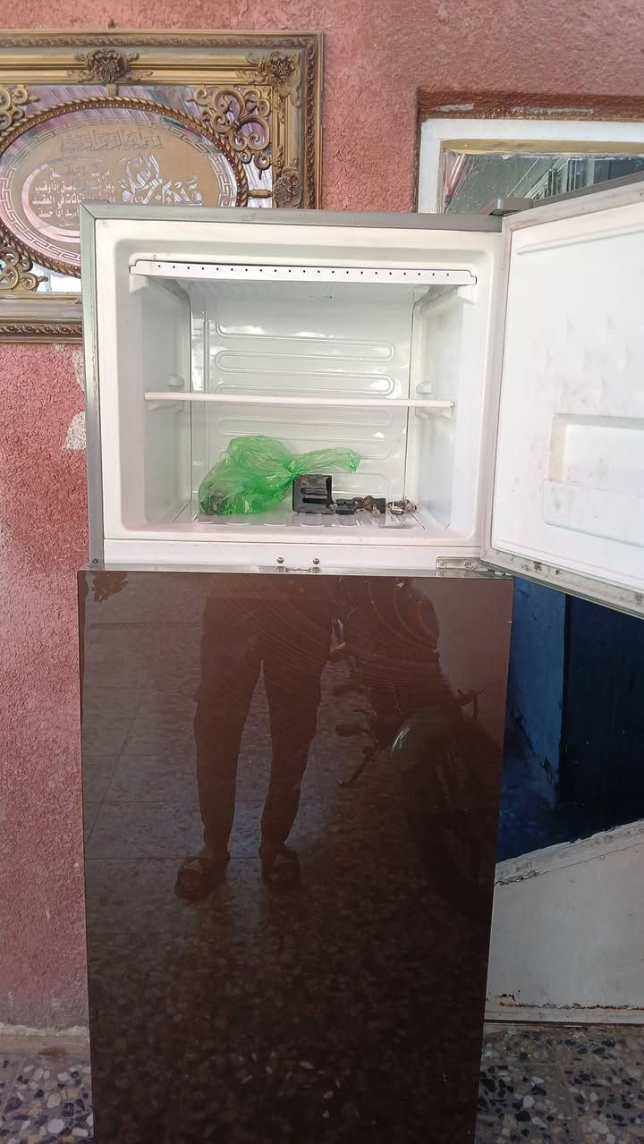 ثلاجه نضيفه عوزه ماطور قيم وخذ مكانه شهداء البياع نضيف
***********
