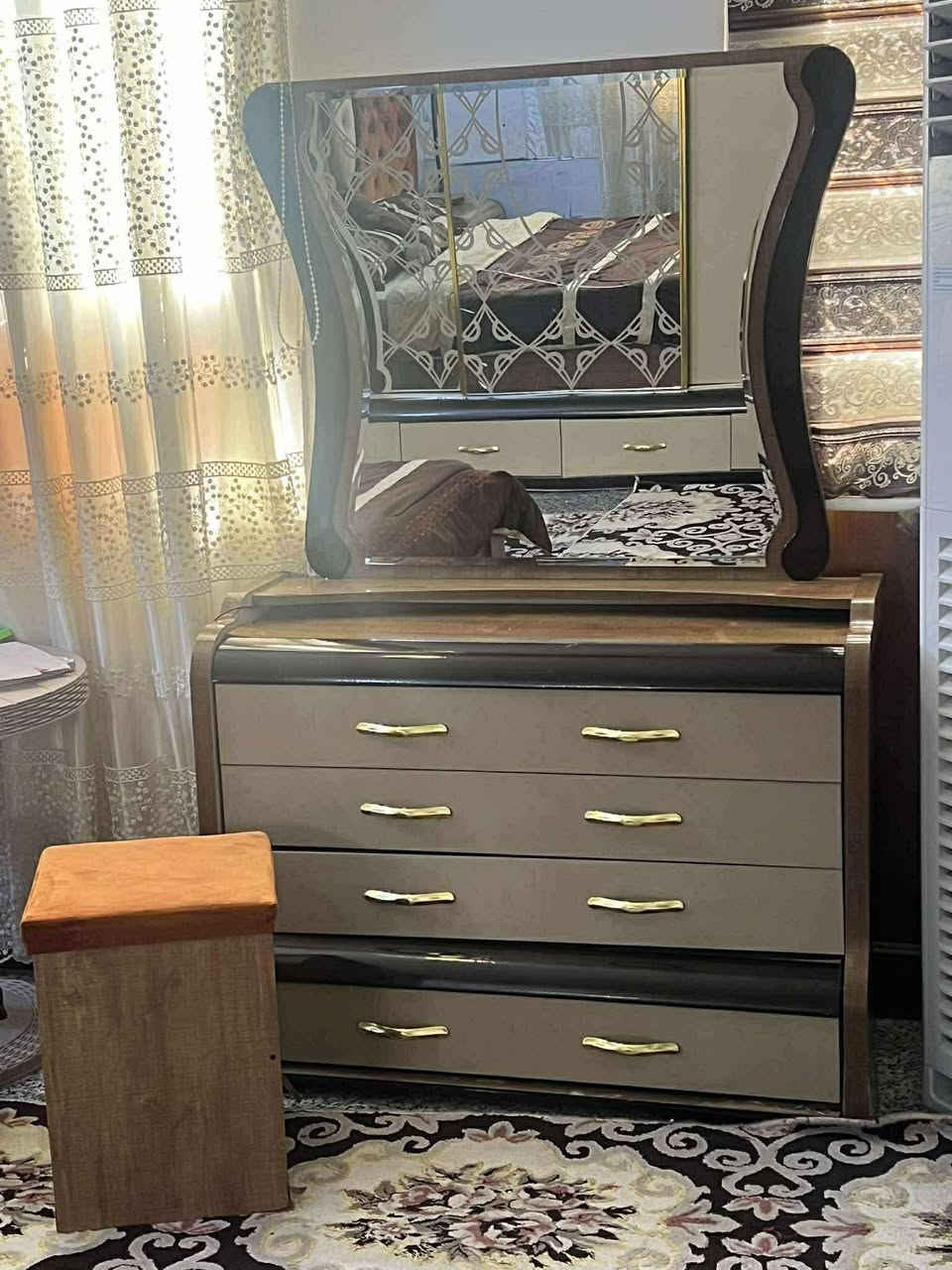 غرفه نوم تركي للبيع السعر 650 الف مكانها بعقوبه ***********
