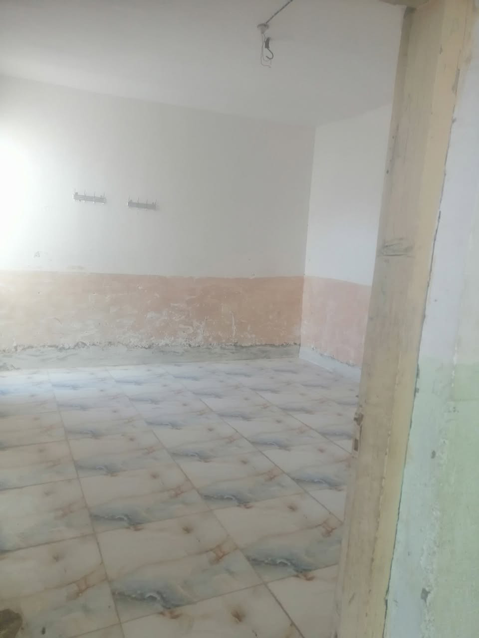 دار للايجار نظيفه ومرتبه  سايدين المعمل مقابل محطة ماء الشافعيه الجديده،،،  الايجار  ٢٠٠  ألف  ((((رقم الموبايل  ***********   أبوعلي
