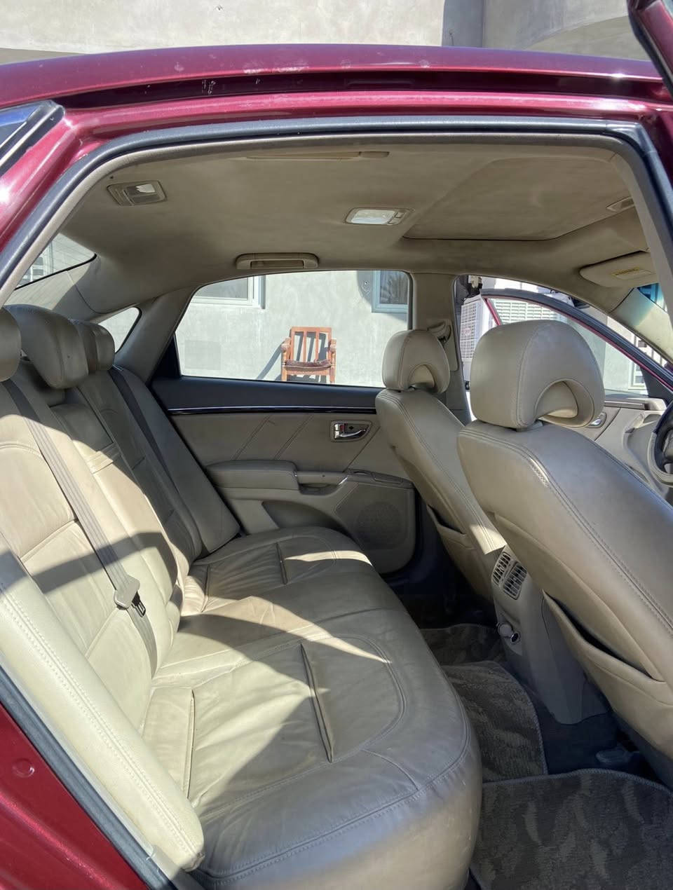 السلام عليكم ازيرا 2009 مكينه 2700 مكفوله كفاله عامه من الضربه والصبغ والتبديل  منضومه تبريد جديده كلها +ادامه منضومه بانزين السياره فول مواصفات ( فتحه-داخل جلد -تبريد قطعتين-حساس خلفي-تحكم ستيرن -كشن كهربائي جهتين-) 
(ملاحضه السياره مكينتها بيها خيط بخار )
السعر 95 قفل قفل  
***********
