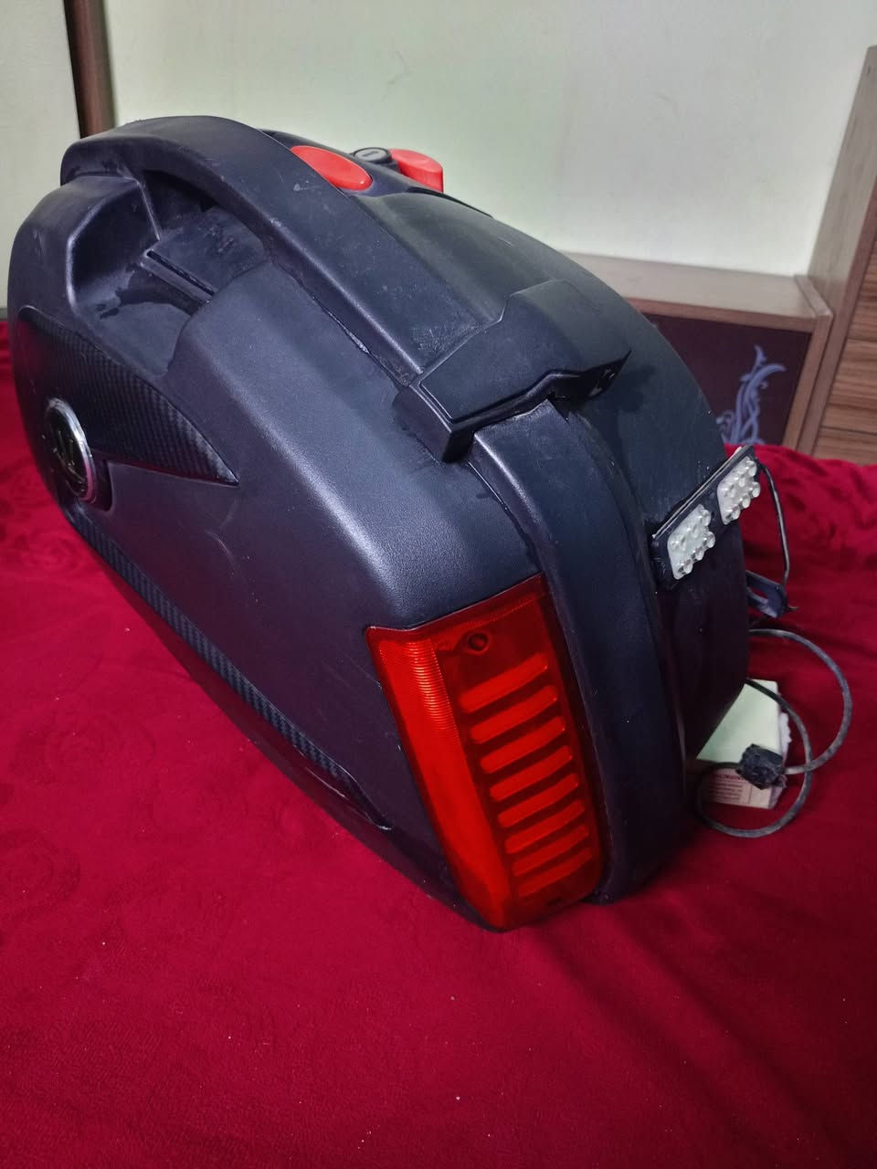 جنط بوكسر او اي دراجة 5 كير ثنين صفح وحدة صندوك حجم چبير جنط نضيفات حيل خوات الجديد ما ناقصهن اي شي بس جيب وشد لبك لايت شغال سعرهن تلا ثتهن 200 وبيهن مجال مكان الجنط بغداد الشعلة رقم الهاتف ***********
