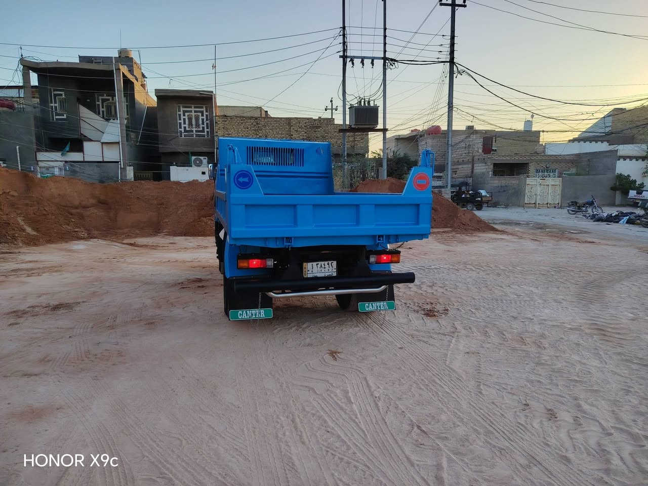 السلام عليكم كنتر بزون للبيع فحل بلادي قلاب مكينه 108عيعني 33 جديد موديل 96 مشروع وطني ل28  رقم بصره عنوان نجف كوفه ***********@@
