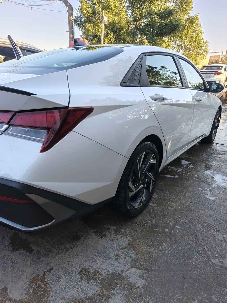 ‏🚗🔥 للبيع – النترا 2025 SEL Sport وارد أمريكي 🔥🚗 ( حادث خلفي بسيط جنطه pdr كد شبر)
‏🔹 الموديل: 2025
‏🔹 الفئة: SEL Sport
‏🔹 الوارد: أمريكي 🇺🇸
‏🔹 المحرك: 2.0 لتر – 4 سلندر – 147 حصان
‏🔹 ناقل حركة: أوتوماتيك CVT
‏🔹 الدفع: أمامي (FWD)
‏✨ المواصفات:
‏• جنوط رياضية 17 إنش
‏• سبويلر خلفي أسود رياضي
‏• شاشة 8 إنش + Apple CarPlay & Android Auto
‏• تشغيل بصمة + دخول ذكي
‏• شاحن لاسلكي
‏• كاميرا خلفية
‏• مثبت سرعة
‏• تحذير النقطة العمياء
‏• نظام المحافظة على المسار
‏📍 الموقع: (بغداد الشالجية)
‏📏 الممشى: (12mi)
‏🎨 اللون: (ابيض)
‏💵 السعر المطلوب: (185) 
‏✔ السيارة بحالة ممتازة وجاهزة للفحص
‏✔ أوراق كاملة
‏✔ استخدام شخصي
‏📞 للاستفسار والتواصل: (***********)
