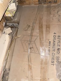 للبيع بيهن تخومه وبيه عرباين اطفال وبيهن كراسي وبيهن جرابي وبيهن كراسي...