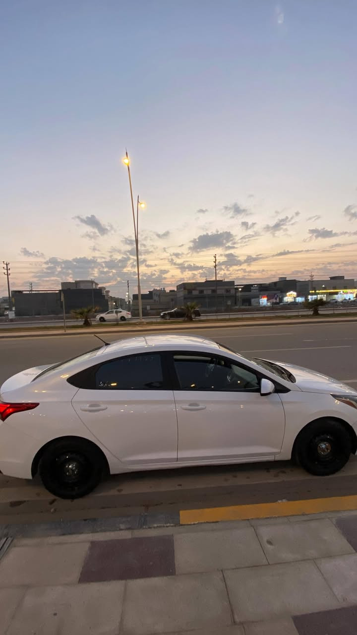 للبيع هونداي اكسنت 

موديل 2019

المواصفات 

 تحكم ستيرن / تبريد تدفئة / مثبت سرعة / درايڤ مود /شاشة بلادية + كاميرا بلادية / تحكم ستيرن / گير At المرغوب 6 نمر / محرك 1600 Gdi المرغوب الراس الفضي

شاصي لغد كفاله 

حادثها بنيد صبغ جاملغ أيمن صبغ نفسهن مصلحات  ورقم الشاصي موجود يطلع الحادث 

ماشيه 97 ميل 

حداديه تخم تايرات جديد سيرفس كامل سياره جاهزه على اخير شغل واطلع 

مكان السيارة البصرة 

السعر ((120)) و بي مجال بسيط رقم بغداد باسمي تحويل ثاني يوم 

***********
