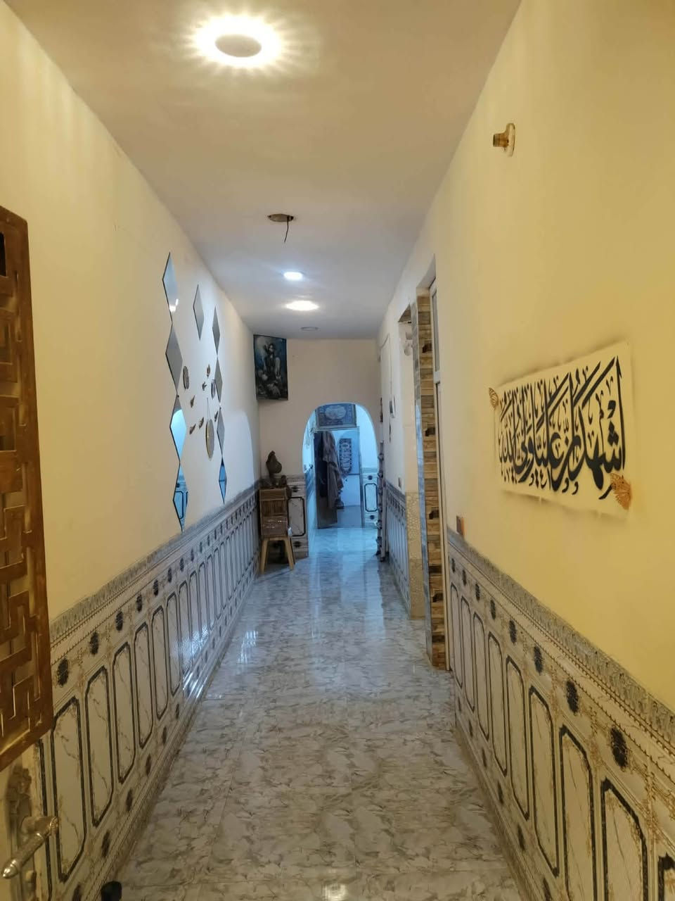 بيت للبيع نهايه الشهداء ثالث فرع ع يمنه زراعي سند 17  قريب على الشارع العام مساحه 130 متر طابقين سعره 95 كما موضح في الصور للاستفسار على هذا الرقم ***********
