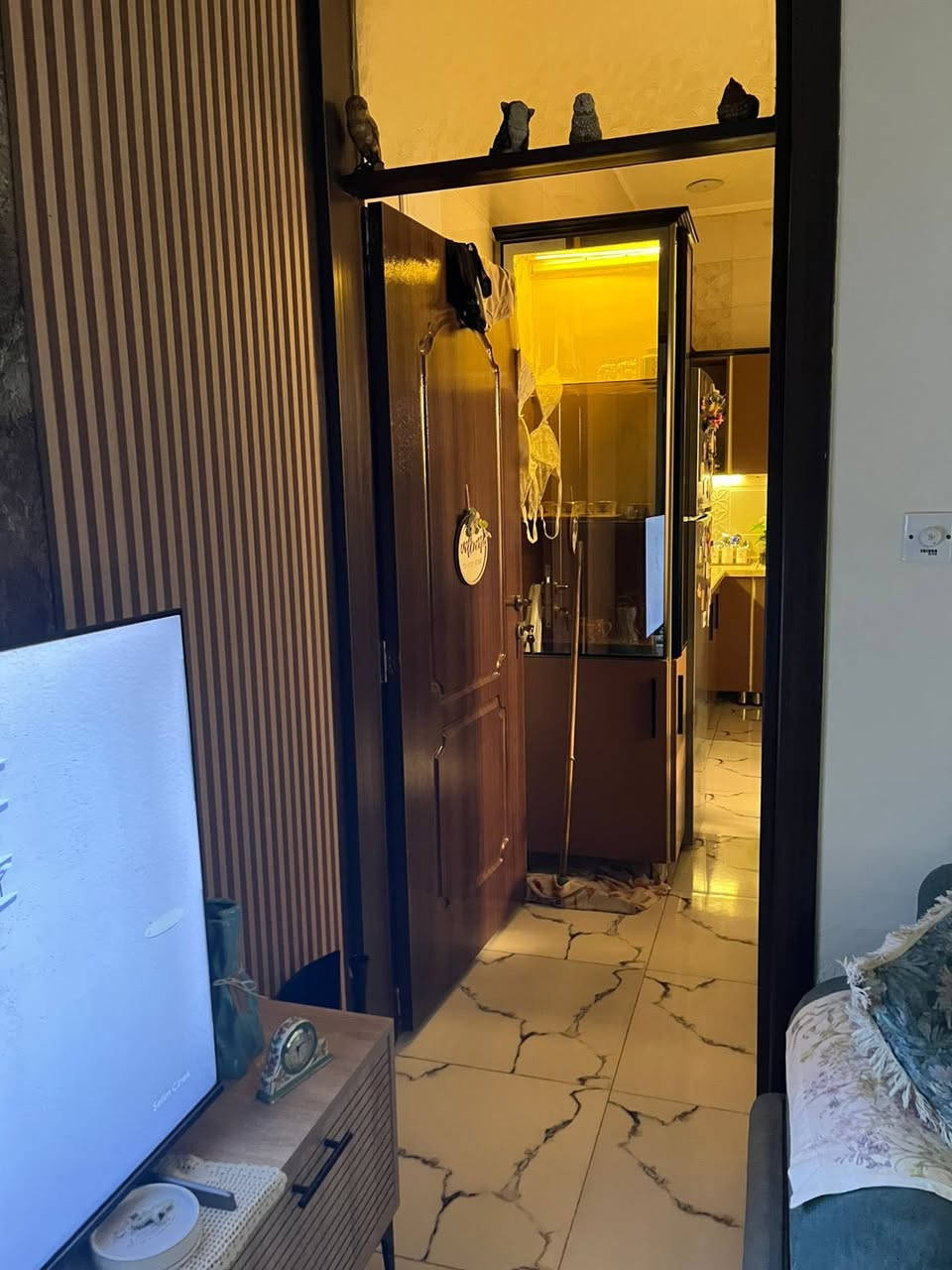 السلام عليكم
يتوفر مشتمل للبيع 
مساحه40متر  
واجهه4.25 
البيت جاهز للسكن 
الطابق الارضي 
طرمه
استقبال 
ومطبخ وخدمات 

طابق ثاني 
غرفتين نوم وخدمات 
طابق الثالث 
غرفه نوم 
بغداد الجديده شارع المسبح 
قرب الطاحونه 
للاستفسار الاتصال على الرقم
***********
