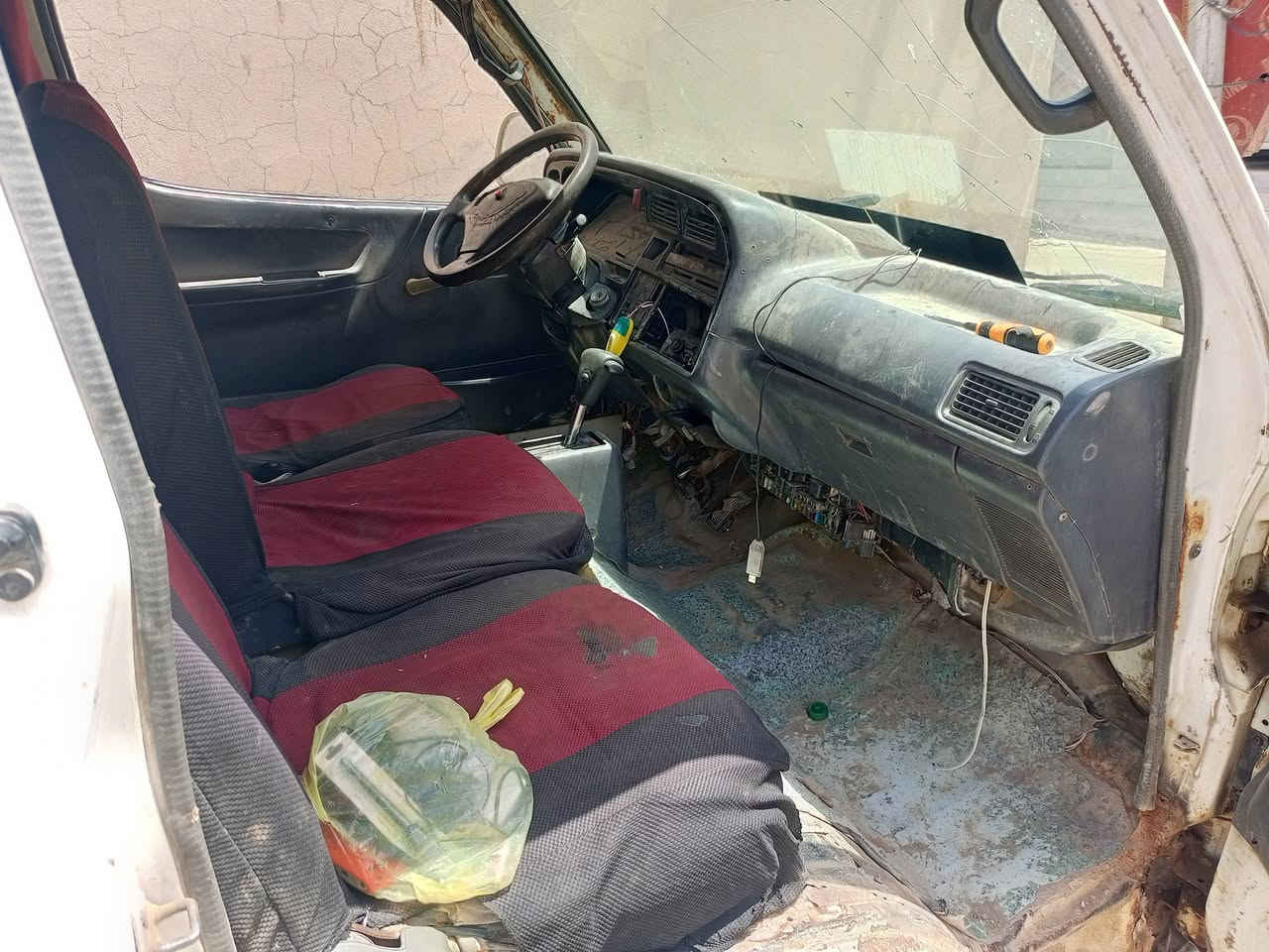 سلام عليكم متوفر هايسه بوز موديل 93 محرك ونجي كير اوتو سنويه لل 28 شرط التحويل سياره خير من الله 
سعر 25 وبيها مجال 
اتصل غير متواجد انترنيت الرقم بي واتساب ايضا 
***********
