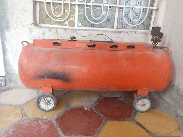 السلام عليكم
عيني للبيع كومبريسر هواء 
نوع بطل 
350لتر
كيج واوتوماتيك وسيت ولف بيه
نقصه ماطور كهربائي وتاروسة
الماطور نظيف كلش وانظف من الصور
 العنوان بابل
يتوفر واتساب على هل الرقم
***********
