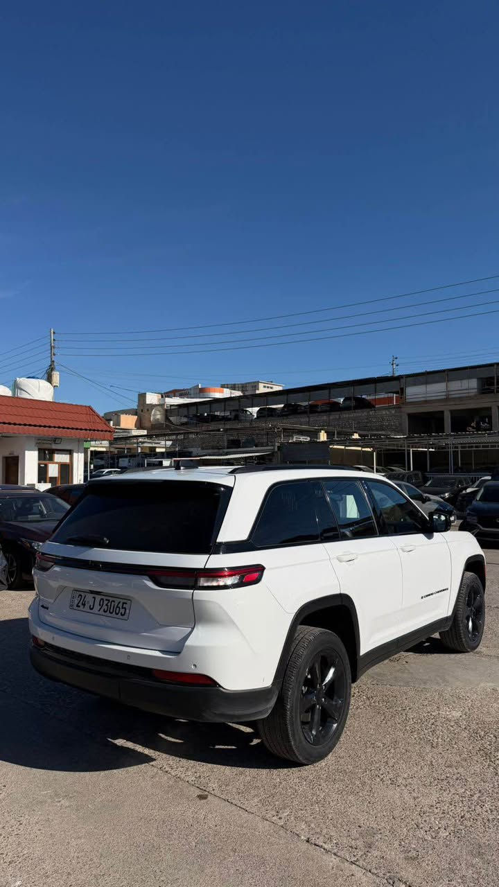 السلام عليكم 
جيب گراند شيروكى 2022مرقم كامل باسمى ✅
سعر :285 ومجال 
حجم المحرك : 3.6L(6سلندر )
ملاحظة : فقط بوند و چاملغ صبغ 🛑 بدون نقطه دواخل ✅
ارباگ سستم بلادى ✅ 

الموصفات :
فتحة 
فورويل 4x4
شاشة الكتروني 
بصمة تشغيل
بصمة 4 ابواب
تشغيل عن بعد (𝐑𝐄𝐌𝐎𝐓𝐄 𝐒𝐓𝐀𝐑𝐓)
هاند بريك بصمة 
شاشة دشبول ديجيتال
رادار امامي (تحديد مسار)
رادار جانبي  (نقاط عمياء)
رادار خلفي 
حساسات امامي
حساسات خلفي 
نظام : 𝐄𝐂𝐎
نظام : 𝐍𝐎𝐑𝐌𝐀𝐋
نظام : 𝐒𝐏𝐎𝐑𝐓
كشنات هيتر
تحكم استيرن 
استيرن هيتر
تبريد لمس
تبريد مركزي 
لايتات ليد وعدسة زينون بيلادي
بيلاجكتور 𝐋𝐄𝐃 بيلادي
بكلايتات 𝐋𝐄𝐃 بيلادي
ويل كروم
وبعد هواية مواصفات …
‏ ‎تفاصيل اكثر الاتصال علی ارقام التاليه 

‏ WhatsApp - Vibir
☎️***********
عنوان📍عقره 
‏ اكر, نينوى
