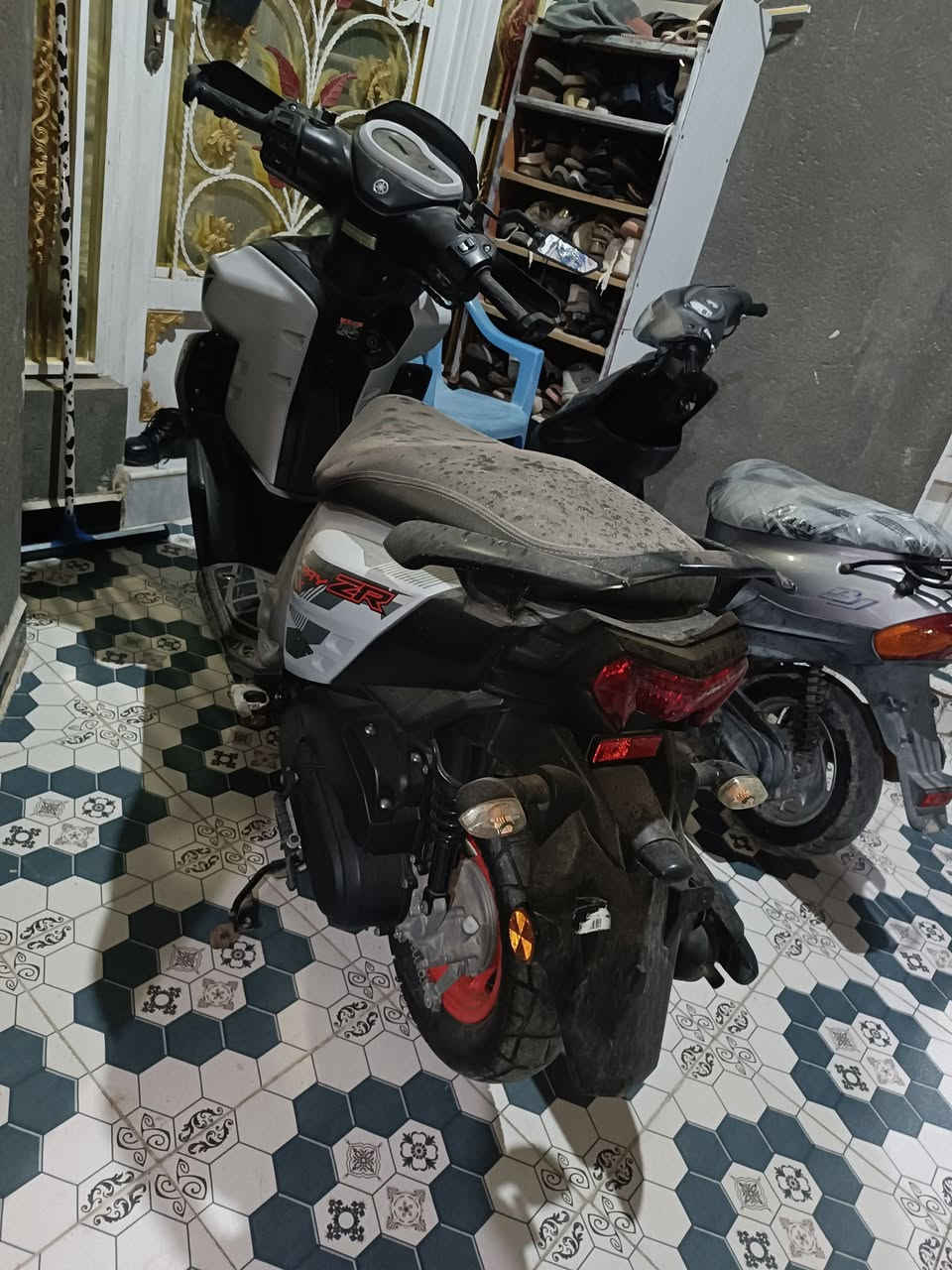 السلام عليكم عندي دراجه زد ار موديل 23 دراجه نظيفه حتى ما جايه اطلع بيها اريد ابيعها دراجه فقط مكاتبه مو شراي لا يجيني  دراجه بلادي كل شي ما مفتوح بيها الله شاهد ما غير الدهين والبنزين بس اللي يحب يتواصل هذا رقمي بيه  واتساب***********.
