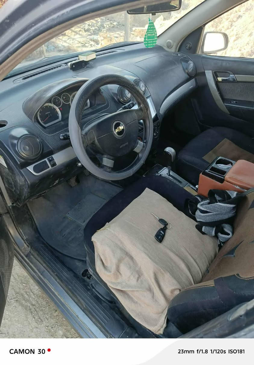 السلام عليكم سيارة افيو واردامريكي مديل ٢٠٠٩المحرك سونك السيارة تبريدشغال حداديه جيدجدا السيارة نضيفة مصبوغه حزام وبيها جرد الكشركلش حلوه محرك وكيرمكفوله السيارة احلى من الصوره جاهزه متذب عليه ألف دينار شاشة كهربائية كاملة  السعر  ٥٨ ورقه وبيها مجال   ت***********   واذا أحصل امروس
