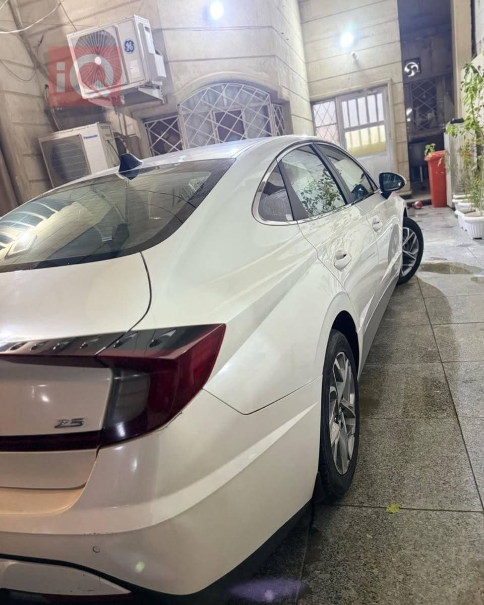 السلام عليكم سوناتا ٢٠٢٠ خليجي                                        
 � سوناتا 2020 خليجي

 • محرك 2500 سي سي مكفول
 • نص فول
 • السيارة كانت أقساط معاملته بغداد وتم تسديدها بالكامل
 • تحويل حر باسم المشتري
 • ضربة خفيفة بالجاملك الخلفي (بحدود شبر) فقط، وباقي السيارة مكفولة
 • كفالة عامة من التبديل والتصليح والفتح
 • الممشى: 88 ألف كم

📍 العنوان: البصرة – الأصمعي
💰 السعر: 180 وقابل للتفاوض البسيط

📞 للاستفسار:
***********
