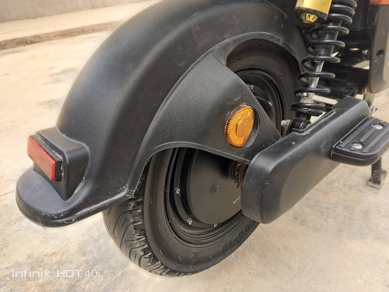 السلام عليكم 
دراجه شحن R9 للبيع 5 بطاريات وينلي 32 امبير للتواصل***********
