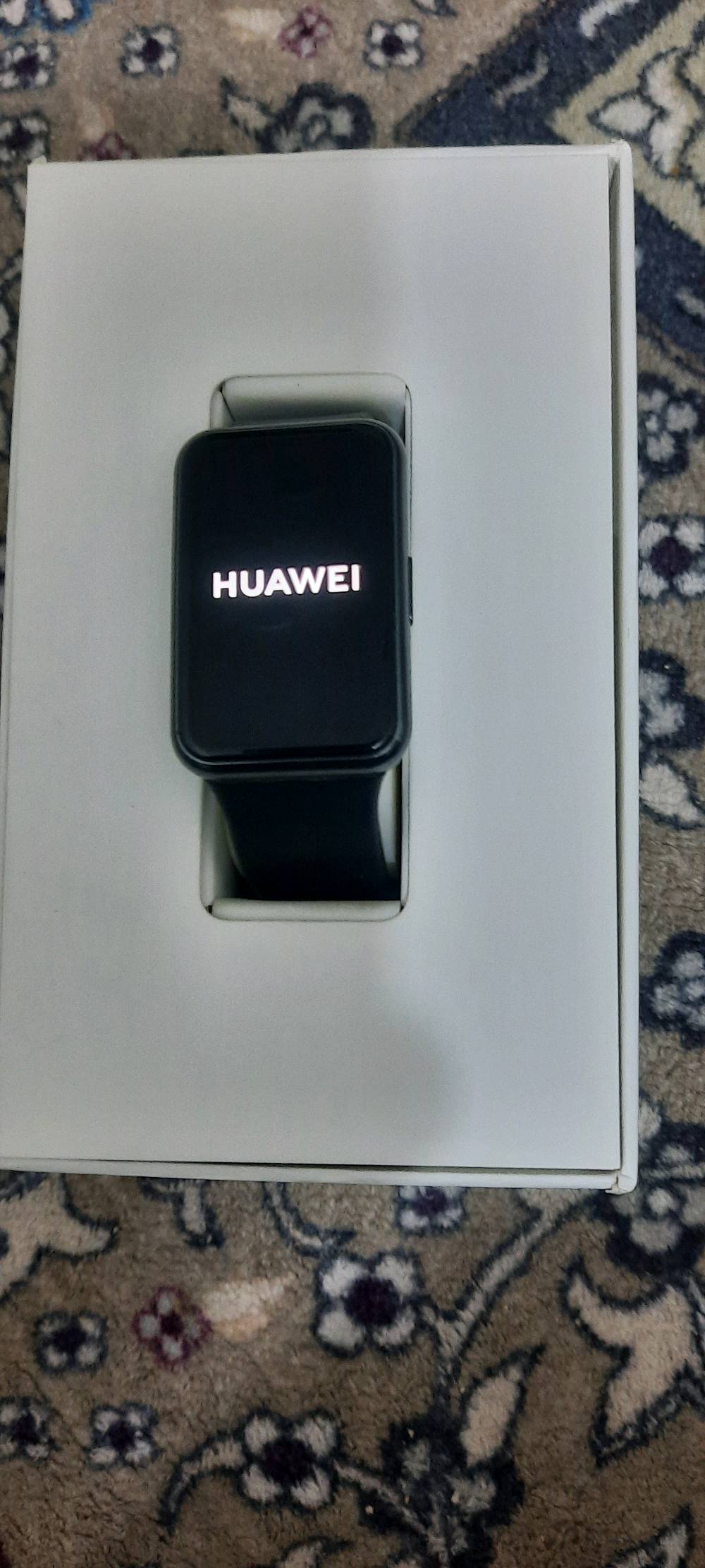 ساعة Huawei Watch Fit للبيع. تتميز بشاشة AMOLED 1.64 إنش وعمر بطارية طويل. تقدم ميزات ممتازة مثل المدرب الشخصي المتحرك. الساعة بحالة ممتازة وتدعم العديد من الوظائف الصحية واللياقة. مناسبة للاستخدام اليومي والرياضي.