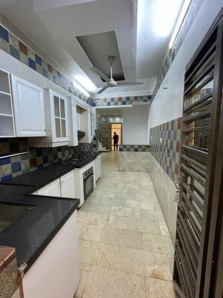 للبيع بيت  بسعر مناسب في منطقة السيدية 
موقع البيت – مربع جامع الأقصى قرب شارع الكويتي   .

📌 للاستفسار عن السعر كتب رقم (2)

🏡 تفاصيل العقار:
 • المساحة: 120 م²
 • الواجهة: 6 م
 • النزال: 20 م

✨ التقسيم الداخلي:
 • الطابق الأول: صالة، مطبخ، حمام، غرفة نوم
 • الطابق الثاني: 2 غرفة  نوم  معا حمام 
 • الطابق الثالث: بيتونه   

📞 للتواصل: *********** (اتصال أو واتساب)

🏢 مكتب برج الياقوت للتطوير العقاري
📍 السيدية – شارع مركز الشرطة، بجوار صيدلية وصال شوقي، مدخل شارع أبو النخيل
