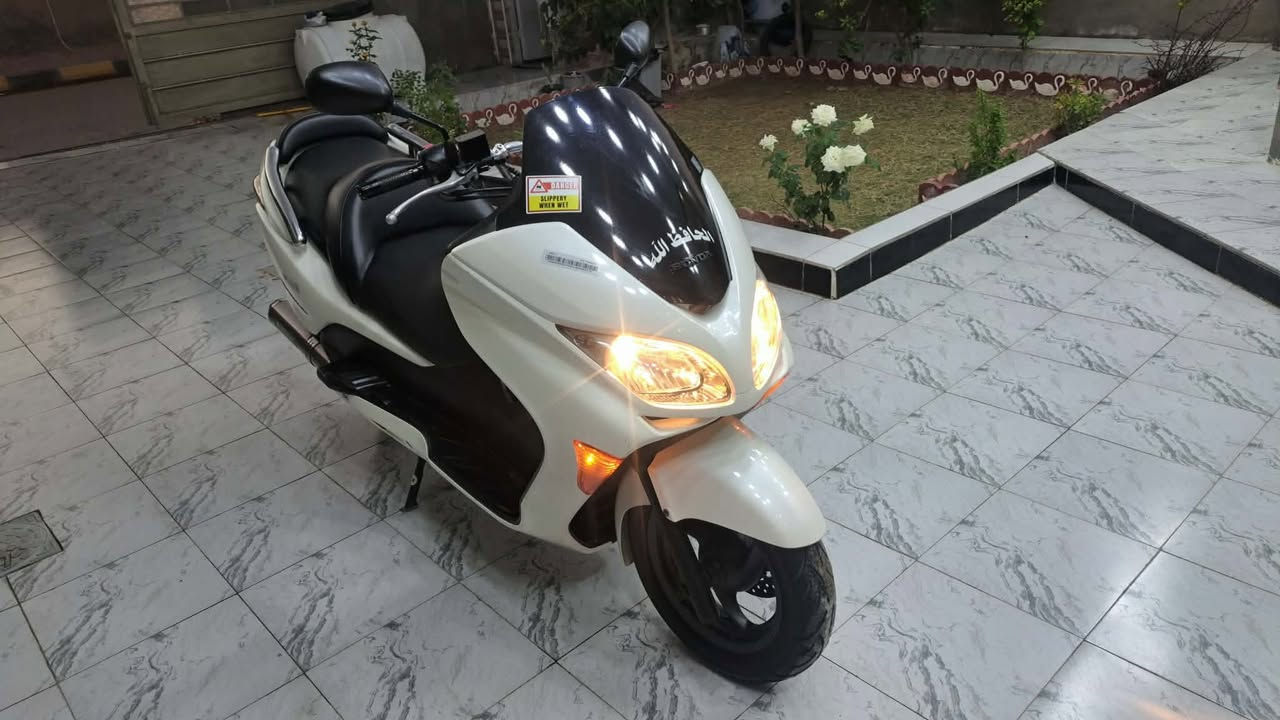 دراجة فور 0/9 دراجة نضيفة ماناقصهة شي لايت بك لايت اشاير سلف شغال عدادات شغالة محرك كفالة ما مفتوحة لاتقيص وكفر كفاله لا تبخير نهضة وسرعة قوية دراجة بلادي  مكاني واسط قظاء الاحرار ***********
