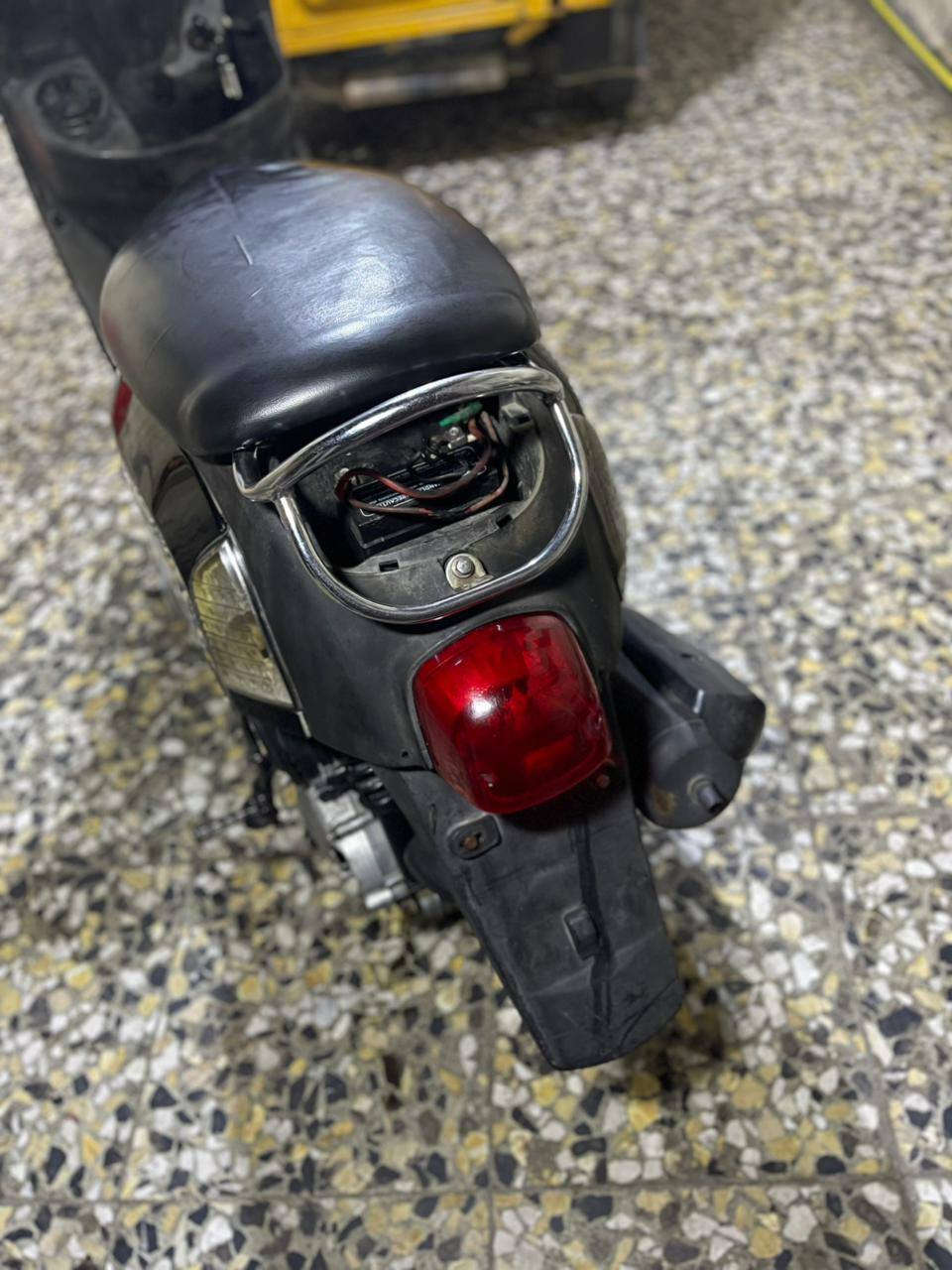 دراجة بوليس للبيع دراجه شلعه و معدل مكينه بلاد رايدها ب600 و بيها مجال بكاني شعب رقم ***********
