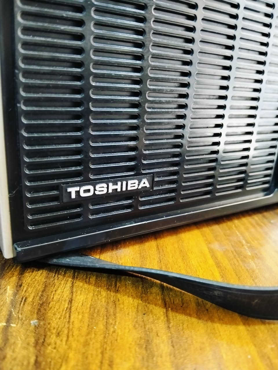 من نوادر 
راديو توشيبا TOSHIBA 
صناعه ياباني صنع سنة 1976 
موجات الراديو FM MW SW.
يعمل كهرباء وباتري 
مع واير كهرباء أصلي 
انارة الجهاز شغاله مؤشر كيج شغال 
يوجد فديو بالمنشور يوضح التشغيل 
للحجز والاستفسار المراسله على الخاص


**إذا كنت صاحب هذا الإعلان وتريد حذفه لأي سبب، رجاءا أرسل رسالة إلى الدعم الفني**