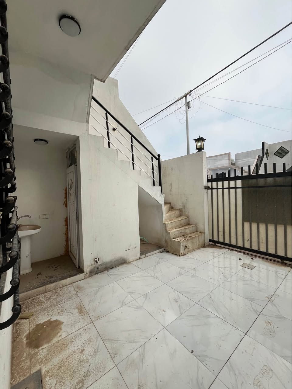 بيت للبيع حي بدر ١٠٠م 
***********
سعر ٤٧ رابع فرع عالشارع رئيسي كركوك, العراق
