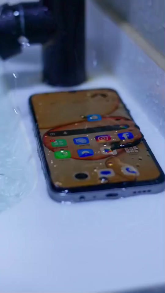 لا تخشَ السقوط، لا تهتم للماء، ولا تفكر في الشاحن. هاتف realme C100i مدرع بالكامل بطبقة ArmorShell المقاومة للكسر، ومصمم بمعيار IP64 ليقف في وجه الماء والغبار. أضف إلى ذلك بطارية جبارة بسعة 6600mAh لتمنحك طاقة تدوم لأيام. #realmeC100i #realmeC100series #realmecseries #realmeiraq #realme العنوان / ‎الفرع الاول/ ديالى بعقوبة السوق فلكة جامع الفاروق  *********** *********** الفرع الثاني / شارع الاوقاف مقابيل شركة اساسيل  *********** جملة الاكسسوارات /*********** يوجد لدينا توصيل الجميع محافظات العراق⁩
