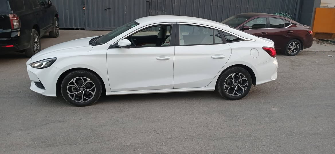 MG GT 2023 COMFORT
بەسمە، شاشە ئایپاد ، کامێرا، حاسە ، لایت لیدو عەدەسە، دەرگا بەسمە ، گێچ ئەلیکترۆنی و زۆر مواسفاتی تر ، بێ ساردو بێ بۆیاخ ، تەرزەی نیە نمونە لە جوانیا ، نرخی 107 و مامەڵە 
***********
