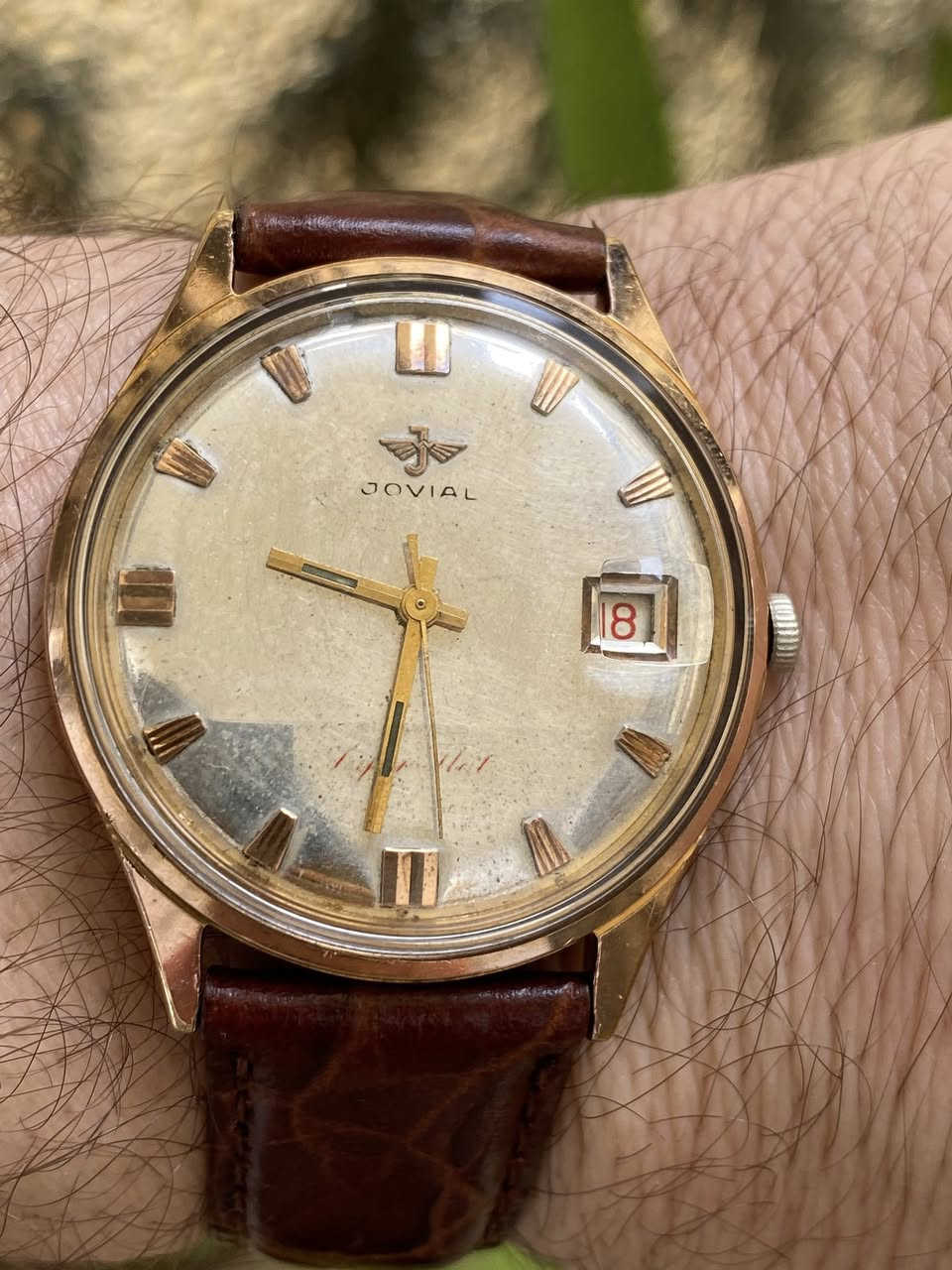 جمال الفنتج المخزن 

جوفيال سويسري اصلي 

نصب تكويك 

طرة ذهب 

تعمل بكفاءة عالية

مينا جدا مميزة 

نظافة تامة

طلاء ذهب 

تاريخ يومي 

مقاومة للماء 

زجاج مقاوم للخدوش

دكمة اصلية معلم جوفيال

سير مستبدل جلد اصلي 

القطر ٣٤

السعر ٨٥ الف 

يوجد توصيل لجميع المحافظات 

***********
