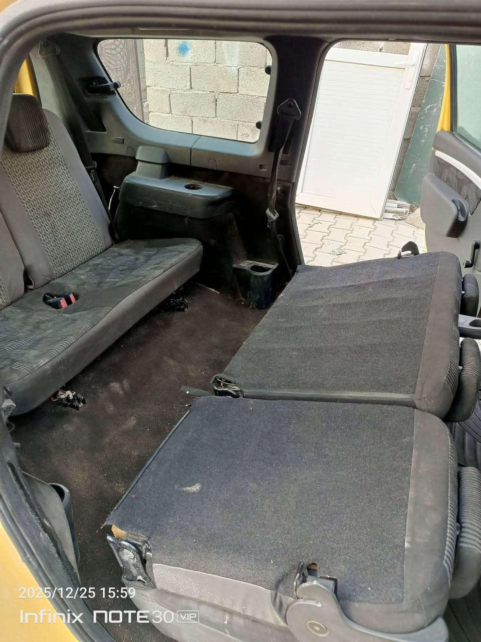 مكلف بل نشر استفسار اتصل 
#رينو لوكان 7 راكب موديل 2011
سيارة نضيفة وحلوة نقوصات بسيطة
 سيارة رقمهة  اجرة بغداد لونهة ابيض مصفر يحتاجلهة صبغ
يلة تتحول محرك نضيف كهربائيات شغالة مصفرة هيئة وغرامات 
#سعرهة 37 اوبيهة مجال .. مكاني بغداد الشعب نهايت الفورتات رقم صاحب السيارة ***********
