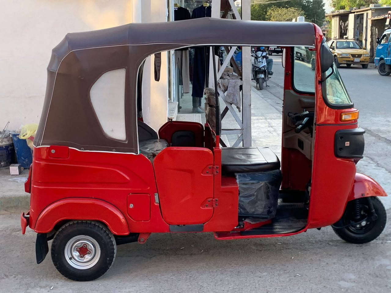 سلام عليكم تك تك موديل ٢٣ شهر ١٢ يوم  ٢٩ رقم وسنويه رقم كربلا رقم مميز الوحت موجوده ما شدهن تكتك كفاله ما عده ضربه بل صفحه اليمن البقي كفاله من زلغ العنوان بغداد حي البتول تصل والله ***********
