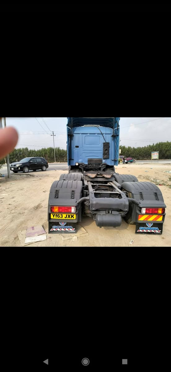 سكانيه سحال للبيع موديل 2000 رقم سليمانيه مربوطه افلات 3 دنكير مزوج تخم تاير كير3/3 مكينه 420 انجكتر السياره مكفوله السعر 210 وبيها مجال بسيط ***********
