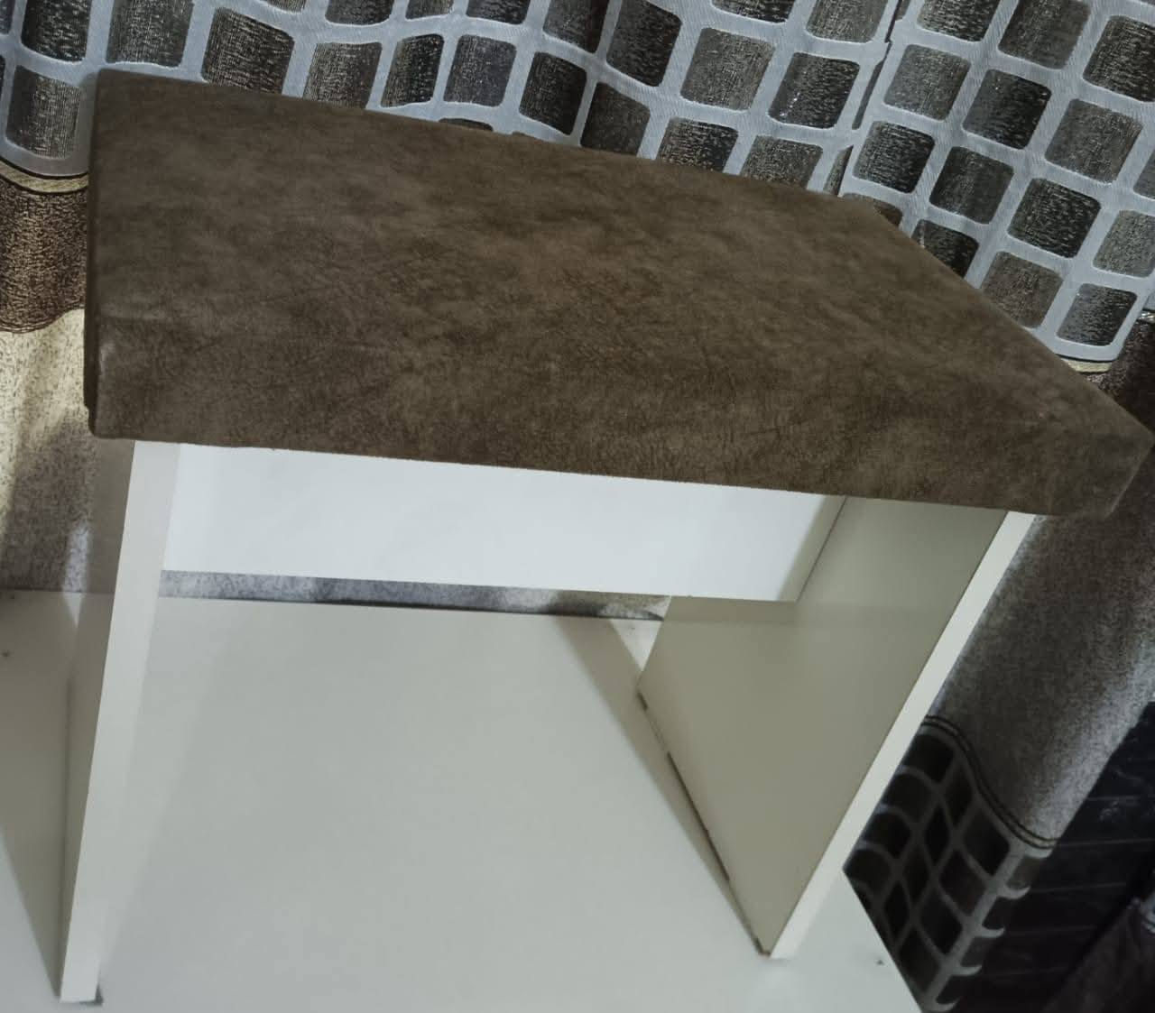 سلام عليكم غرفه 9  قطع  خت جديده  650  وبيه مجال  اذا مو شراي لا تجي ولا تعبني  غرفه حلوه مرتبه بلعافيه ع ياخذه اتصلو صاحب الغرفه ***********
