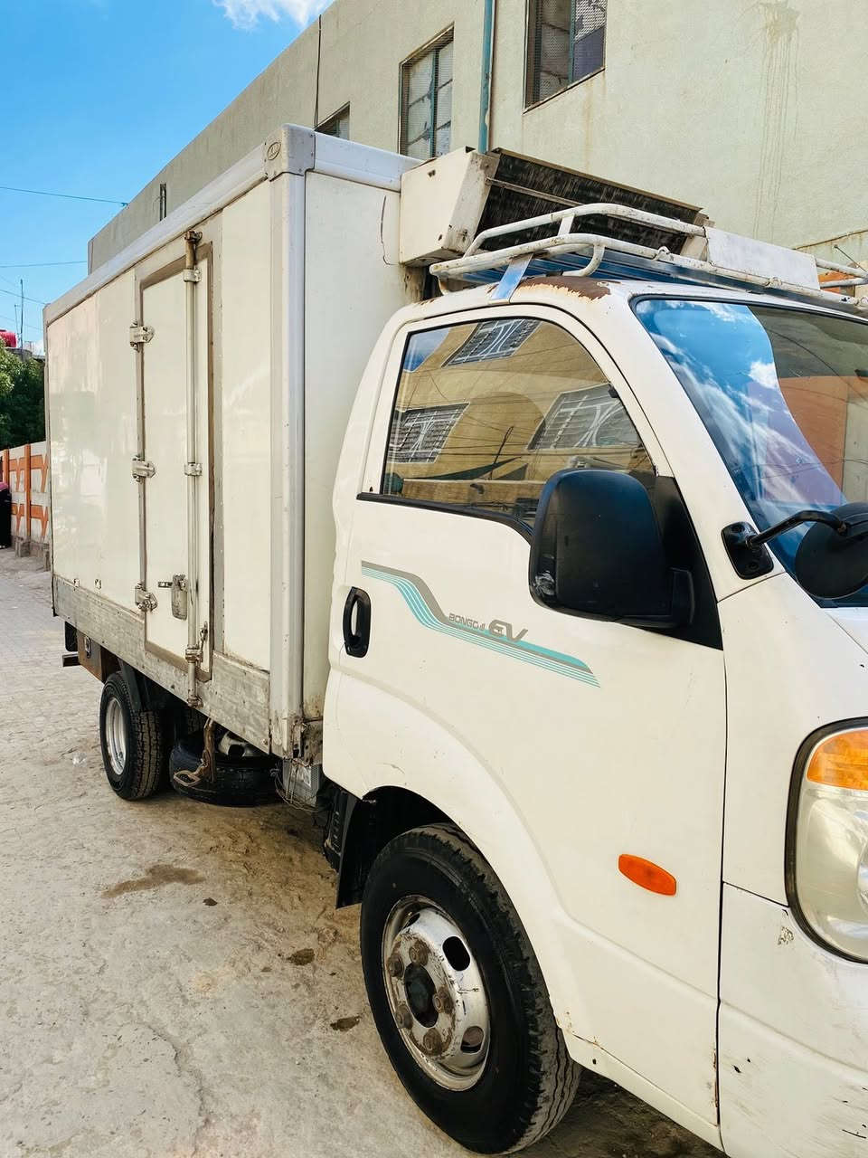 السياره نضيفه ما بيه نقوصات كير ومكينه 
جديدات رقم انكليزي
مديل السياره 2008
السعر 85وبيه مجال 
الرقم ***********
