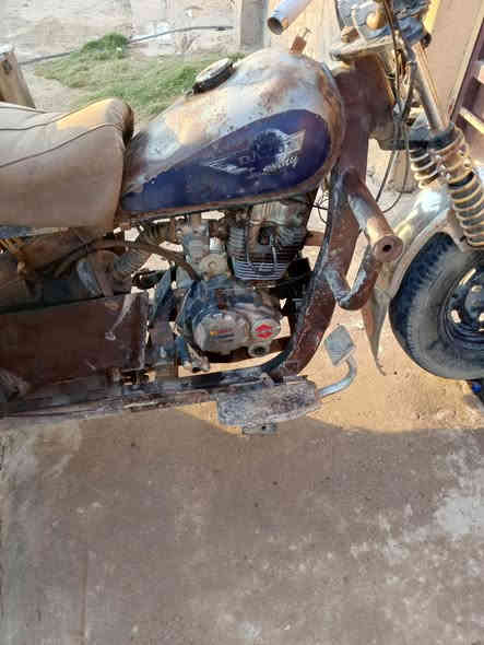 السلام عليكم ستوته دايوان نظيفه بس عوزه شغل الجير بوكس مجفته جديد بدون اوراقه كهربائيات كامله السعر 600 ستوته مقفوله من لحيم *********** بدون اوراق
