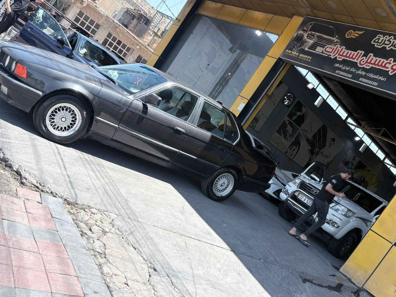 من رخصت الادمن 
سياره بي ام دبليو
موديل:91
لون:اسود
سياره غنيه عن تعريف 
صدر امامي وخلفي جديد
تخم تاير جديد 
تبريد شغل جديد شغال ثلج 
مكينه وكير مكفولات
سياره جاهزه ماناقصه برغي واحد سعر 55ورقه وبيه مجال حك جيه
العنوان عامريه الفلوجه ***********

