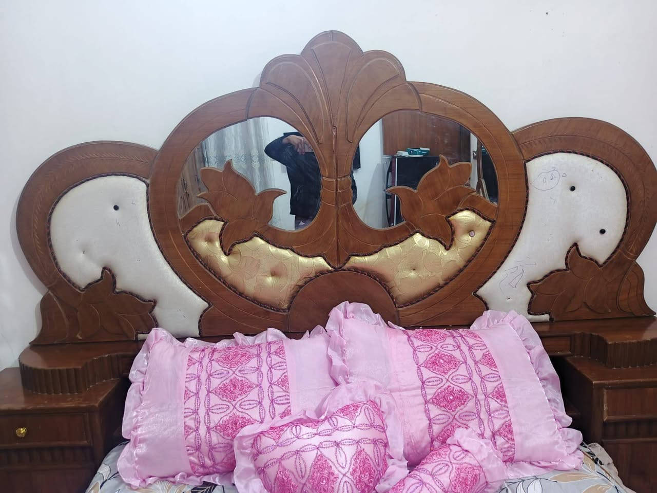 غرفه للبيع تسكام
نجف السعر 400 وبيها مجال
تواصل ***********
