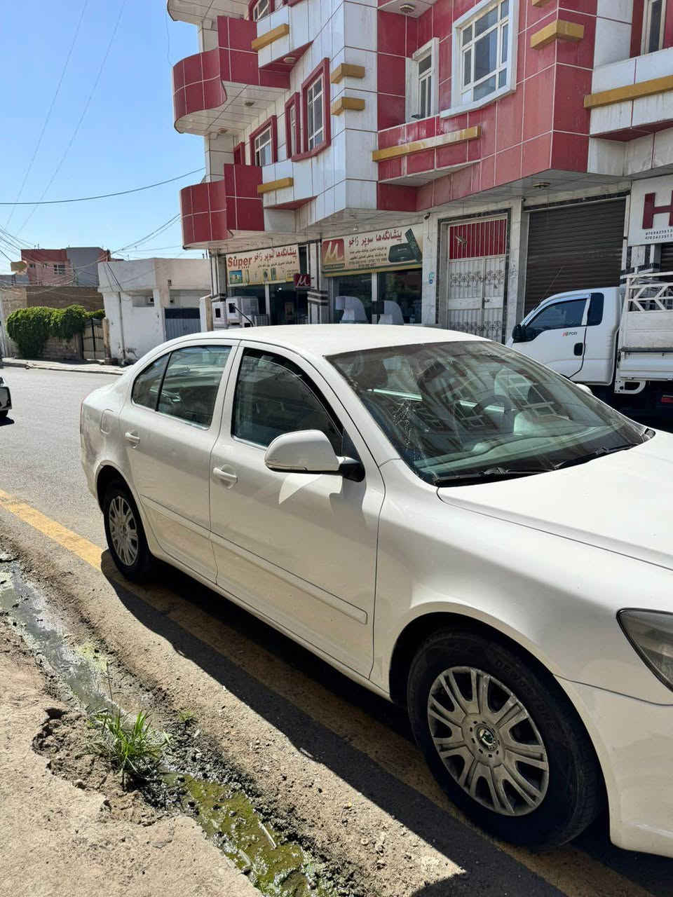 سكودا اوكتيفا ٢٠١٢
بي سبغ و دعم 
گير و مكينه جديد ب شه رت 
مكينه ٢٠ جيتا بي توربو مرغوب *********** زاخو, دهوك
