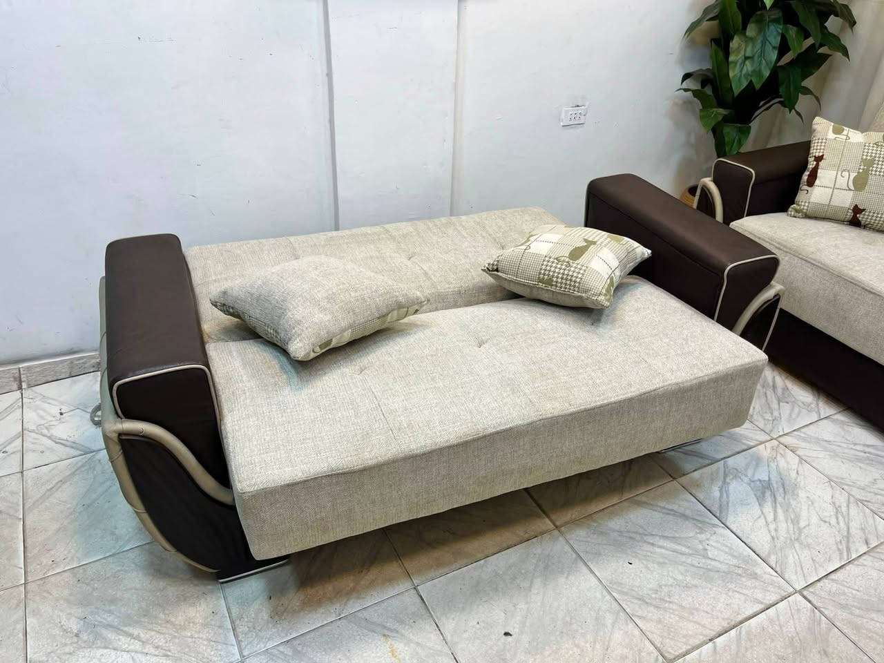 ✔️ طقم كنب Sofa Bed.... 👌 صوفيا بيد تركي 🇹🇷....
. يتكون من 6 مقاعد 💯
💫 نظام تخزين وسرير 🛌
✔️ ثلاثيه وثنائية ومفرده.
👌 استخدام بسيط جدا.
. بحال الوكاله للبيع المستعجل
بسعرررر ر حرررق 🔥🔥🔥
. فقط  ٢٩٠   د شامل توصيل داخل عمان والزرقاء مجانا


**إذا كنت صاحب هذا الإعلان وتريد حذفه لأي سبب، رجاءا أرسل رسالة إلى الدعم الفني**