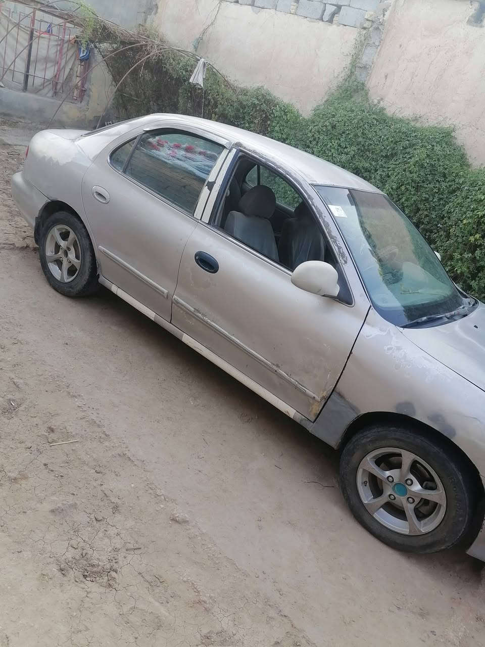 السلام عليكم  للبيع انترا ٢٠٠٠كير مكينة خير من الله السعر ٣٦وبيهة مجال مامتواجد عل فيس للاستفسار عل رقم ***********

