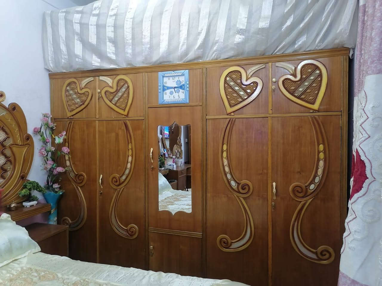 الســـلام عليكم غرفــــه اخشاب للبــــيع زلغ مابيهاا جديده الدوشگ وياهه لاستفسار او لاتصال على الرقم التالي 
***********
