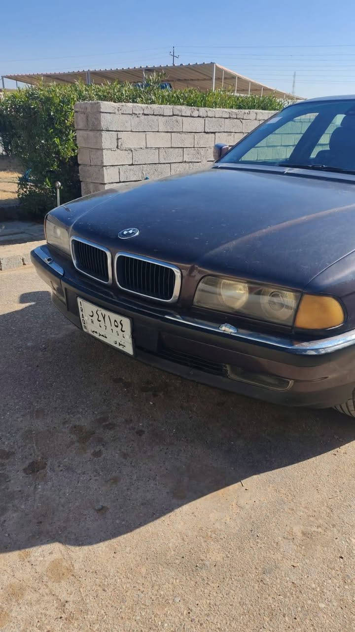 السلام عليكم للبيع فقط بدون مراوس خفاش حجم 730اصل وفصل 8سلندر موديل 1995محرك كير شرط تبريد ثلج +تدفئه صدر خلفي امامي جديد تخم تاير سلايت طكتين سنويه لل2029بسمي كفاله عامه السعر 75وبيها مجال جدآ قليل مكان السياره مفرق الشرقاط هاتف *********** ترايك البصره
