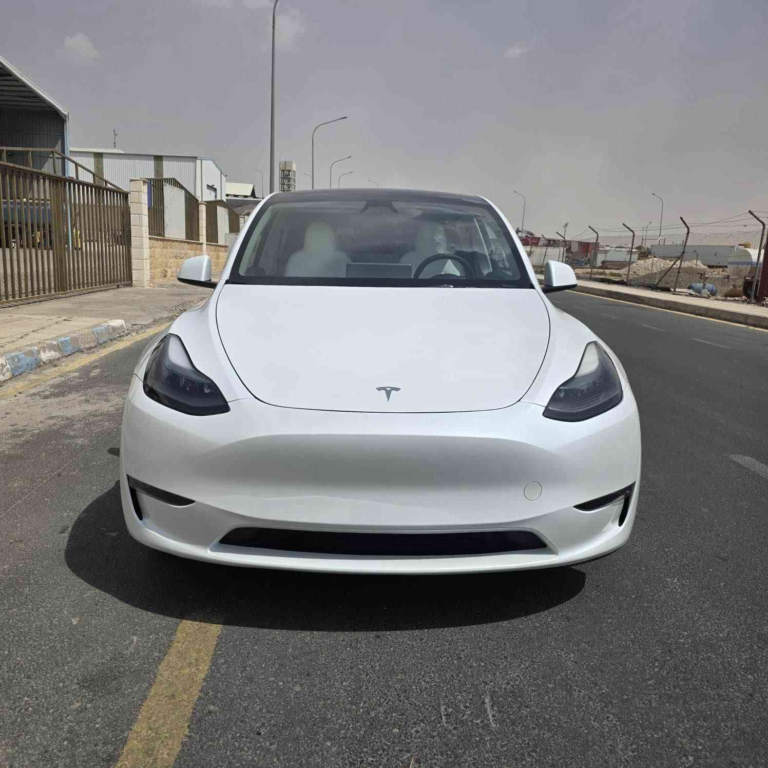 السلام عليكم 
تسلا موديل 2023 السيارة دخول جديد بعدها ممرقمة حادثها بسيط موضح بالصورة مصلحة كاملة مابيها اي نقص  سعرها 215 ورقة مكان السيارة صليخ ال600 اليحب يستفسر اكثر يتواصل *********** بغداد, العراق
