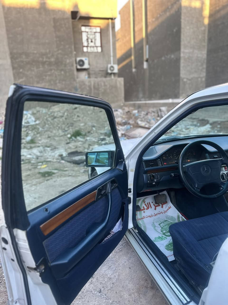 بسم لله....
السلام عليكم ....مارسيدس بنز e-class e320 1993 
ولا قطعة صبغ جميع قطع السيارة بلادية ما مبدل بيها ولا قطعة كفالة عامة من الدعامية للدعامية اوروبية ماشية 364,000
السيارة فول مواصفات 
فتحة سقف 
بردات خلفية كهربائية 
كشنات كهربائية 
لايتات ليد عالي ناصي 
سنتر لوك
"
گير عنكبوت كفالة 
محرك 6v 3000cc كفالة عامة 
بيها فقي التبريد واكف ونصلحه الك قبل لا تاخذها ان شاء الله وكف بلا سبب فجأة صار هواه حار 

السعر 8,000$ وبيها مجال 
للتواصل على الرقم التالي ***********
واتس اب موجود
