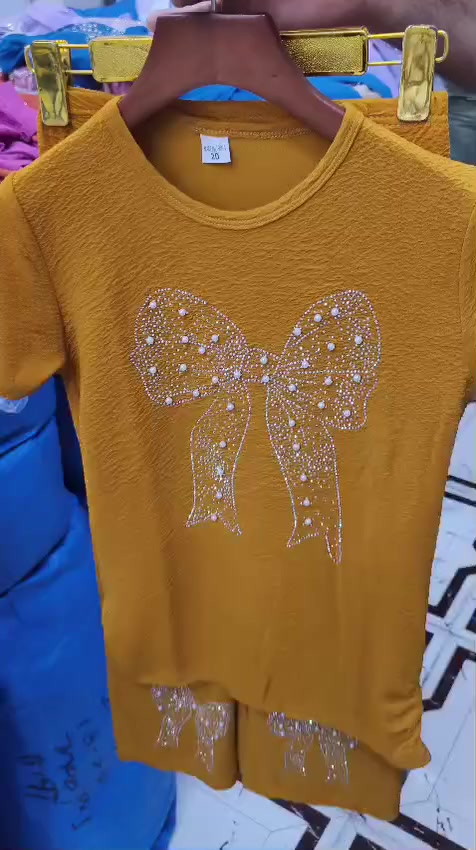 تراك بناتي محير 

ستراس شغل بالصدر

قياس  18/19/20

يلبس 14/10 سنه


**إذا كنت صاحب هذا الإعلان وتريد حذفه لأي سبب، رجاءا أرسل رسالة إلى الدعم الفني**