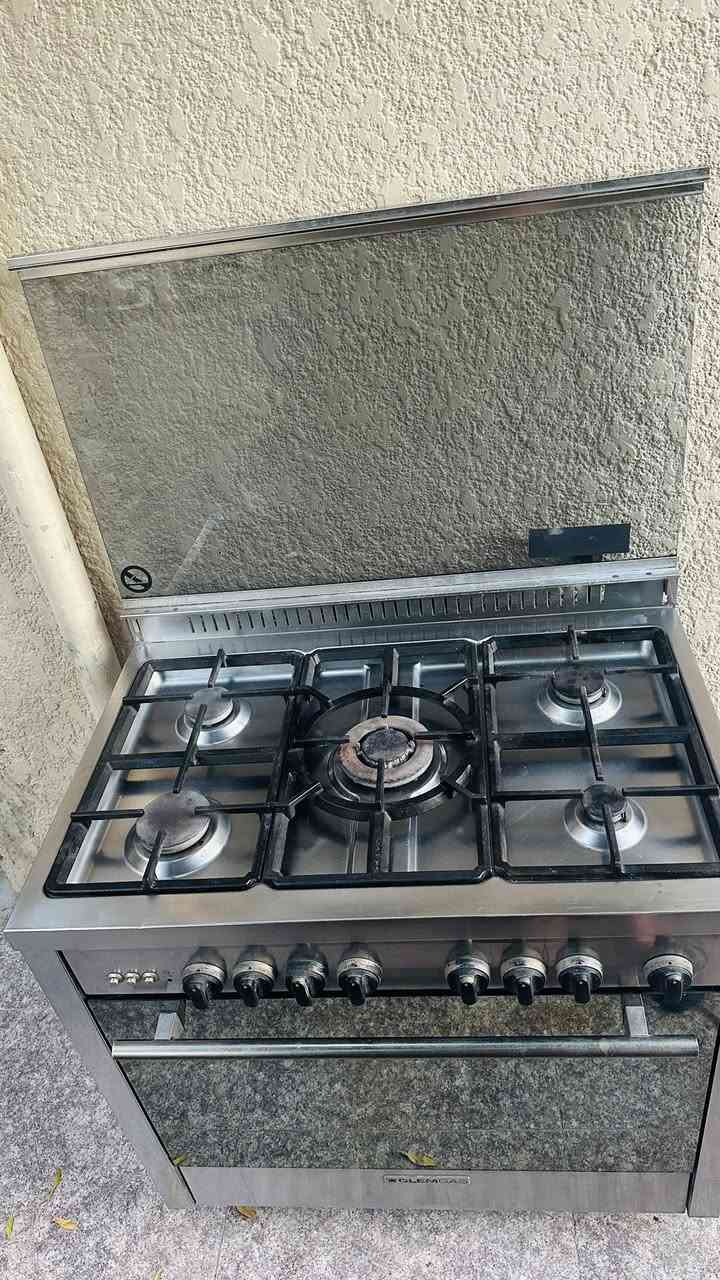طباخ ايطالي 
5اعيون شغال
فرن شغال
نضيف بحالة زينة سعر350 وبي مجال بغداد بلديات ***********
