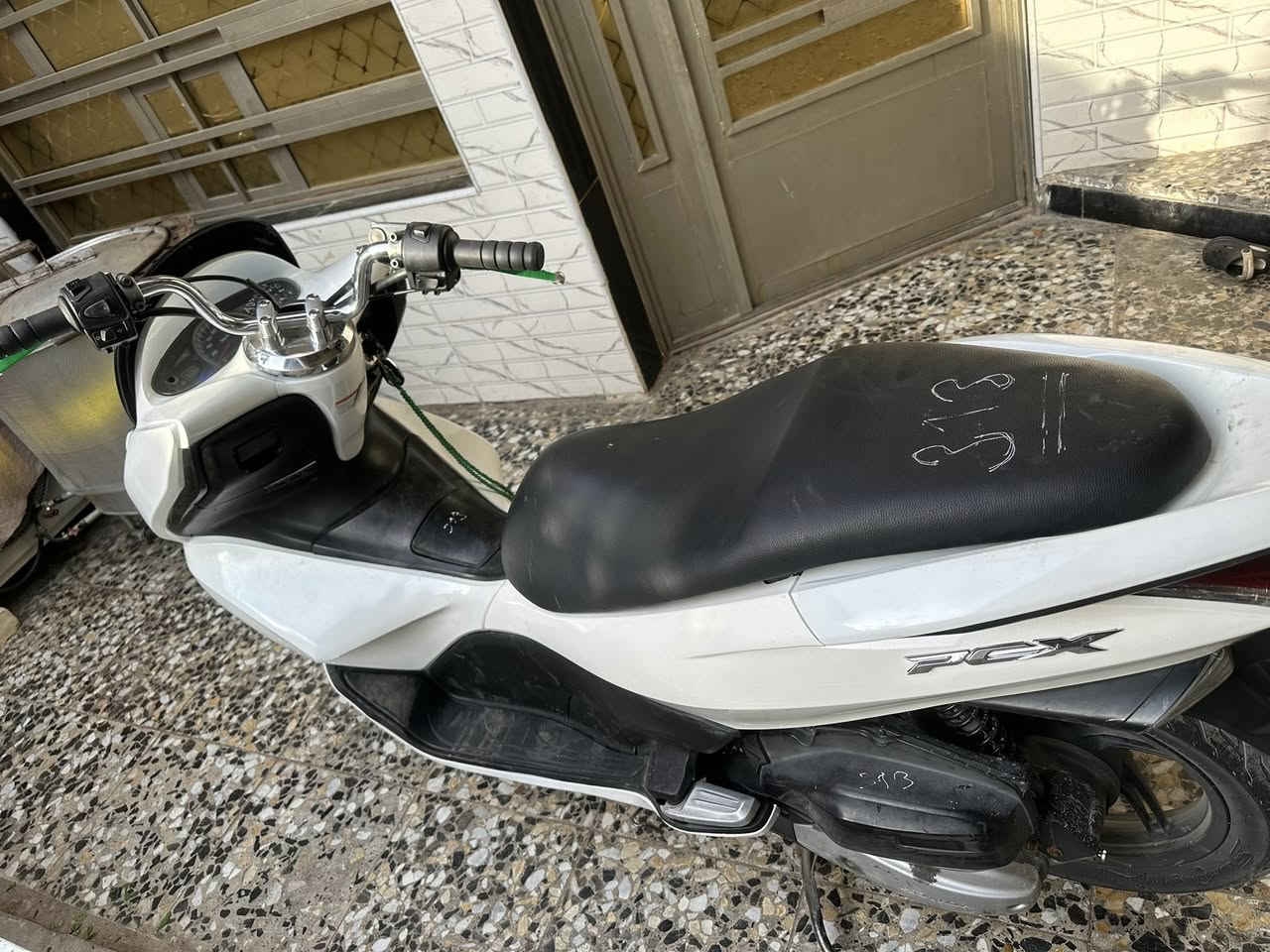 للبيع دراجه pcx ياباني الاصلي  مكينه 150نوزل خطين ستان كهربائي حساس ازدحام دراجه جديده  حساس شلعه معدل خير من الله دراجه تتعب تكول جديده مال جناي  مكان بغداد المدينه الصدر  السعر مليون و 400  وبيهه مجال والاستفسارهاذ رقم 
***********
